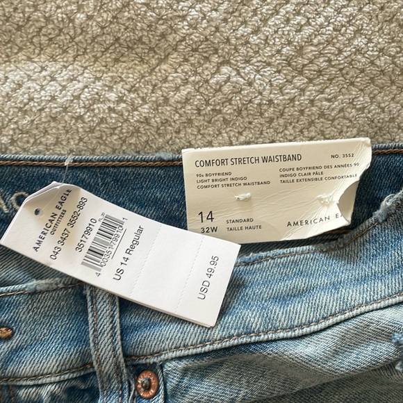 NWT American Eagle straight leg Jean size 14 32w - Picture 1 of 3